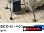 Plomero con máquina eléctrica profesional
