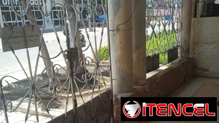 se alquila portal enrejado lugar céntrico carretera central 106 % san pedro y virtudes al frente a fincimex donde hay 2