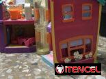 Casa de muñecas, peluches y juguetes