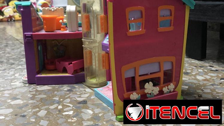 Casa de muñecas, peluches y juguetes