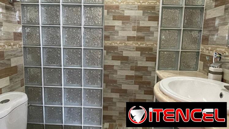 Se vende casa de 3 pisos en calzada luyanohecha completa nueva 58275096 ajustable con dinero en mano con cosas  o vacía