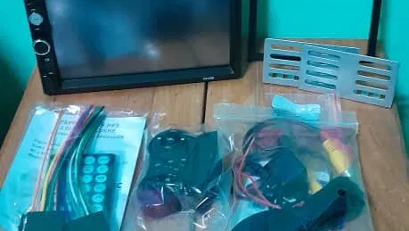 👉🏼 Reproductora de pantalla táctil con mando en el volante y cámara de retroceso 📦