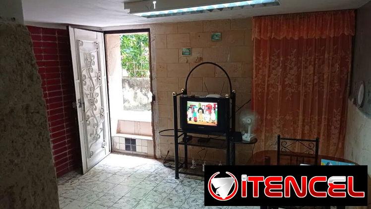 Permuto 2 propiedades x 1 CASA en las Playas del Este y doy vuelto en dependencia de la casa