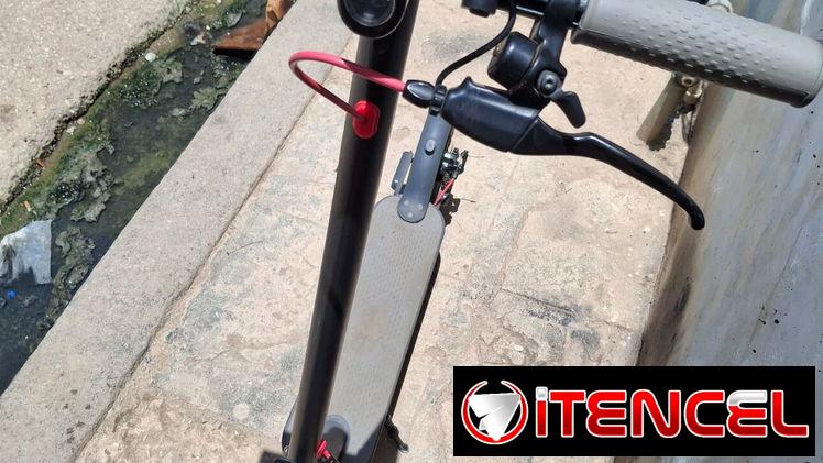 ¡Basta de caminar y de gastar en gasolina! 🛴💨 ​Se vende este potente patinete eléctrico, ideal para comerte las calles