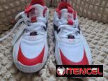 Adidas original con etiqueta 42y media