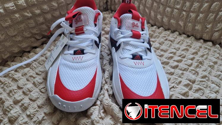 Adidas original con etiqueta 42y media