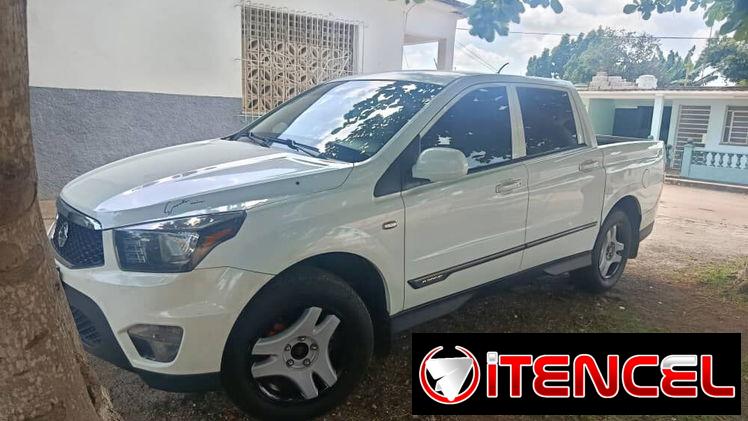 Vendo o negocio o camioneta Nissan diésel 2020