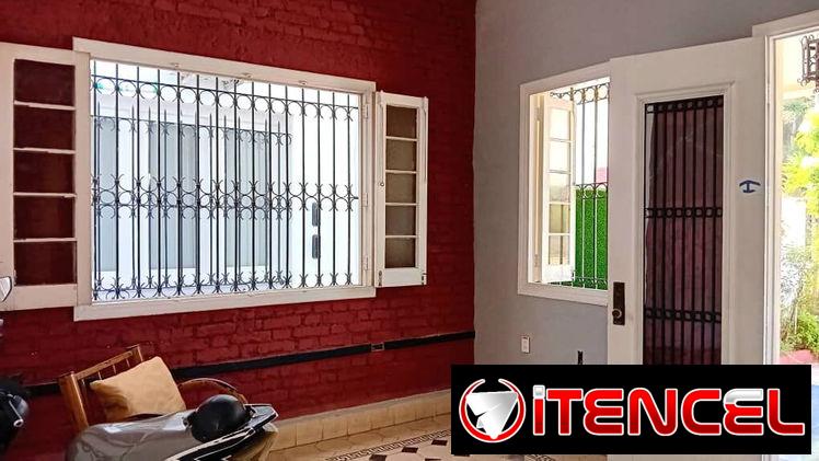 Casa independiente en bajos,puerta calle en ampliación de almendares