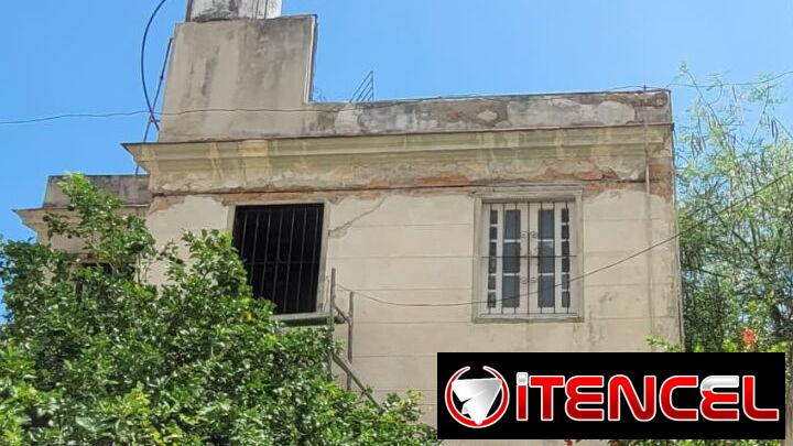 VENTA DE CASA INDEPENDIENTE A MEDIA CUADRA DE 23 EN EL CORAZON DEL VEDADO RODEADO DE LOS HOSPITALES