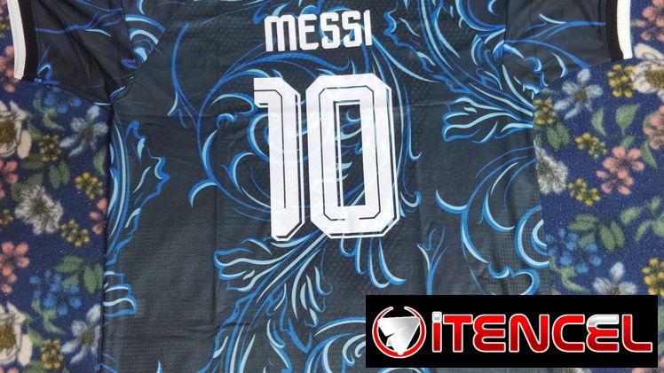Camisetas de futbol Messi y Ronaldo