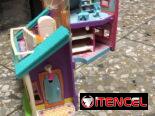 Casa de muñecas, peluches y juguetes