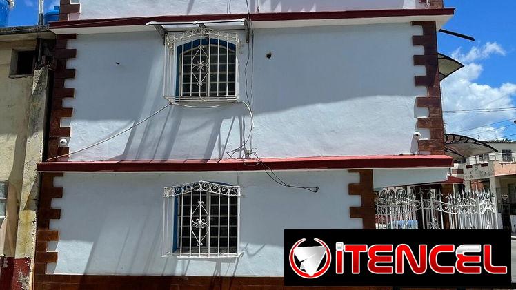 Se vende casa de 3 pisos en calzada luyanohecha completa nueva 58275096 ajustable con dinero en mano con cosas  o vacía