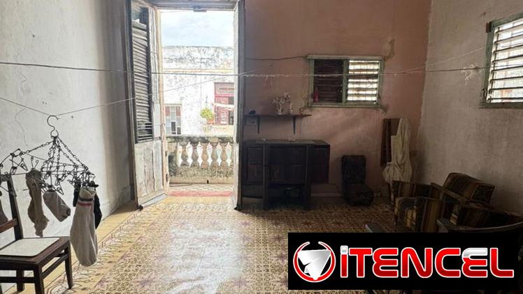 CASA EN CENTRO HABANA  -PUERTA DE CALLE (1ER PISO)