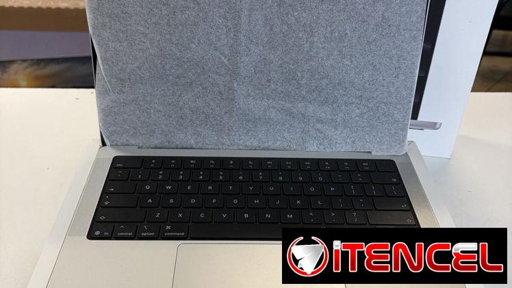 MacBook Pro M5 Pro con 24 GB de RAM y 2 TB de almacenamiento, con garantía de Apple hasta mayo de 2027.