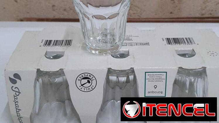 Vasos de cristal y copas para helado
