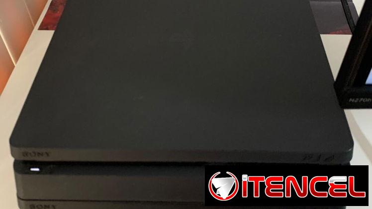 PlayStation 4 Slim pirateada