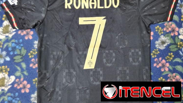 Camisetas de futbol Messi y Ronaldo
