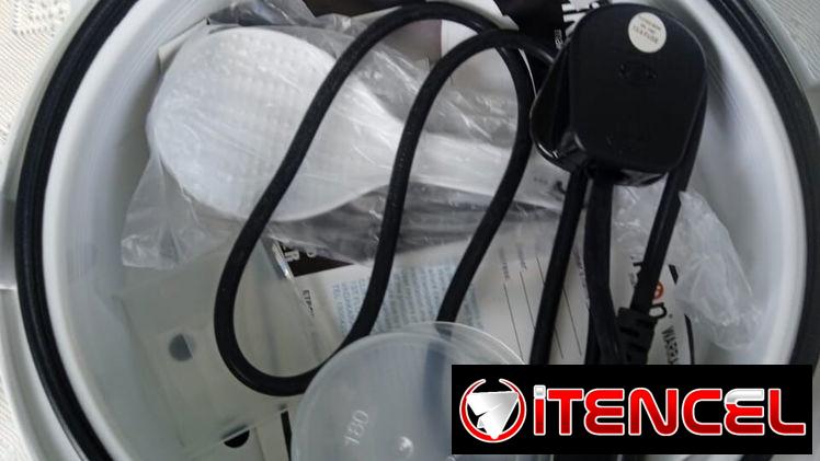 Olla de presión electrica , con todos sus accesorios.