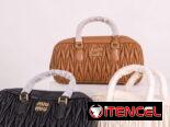 Calzados y carteras de moda