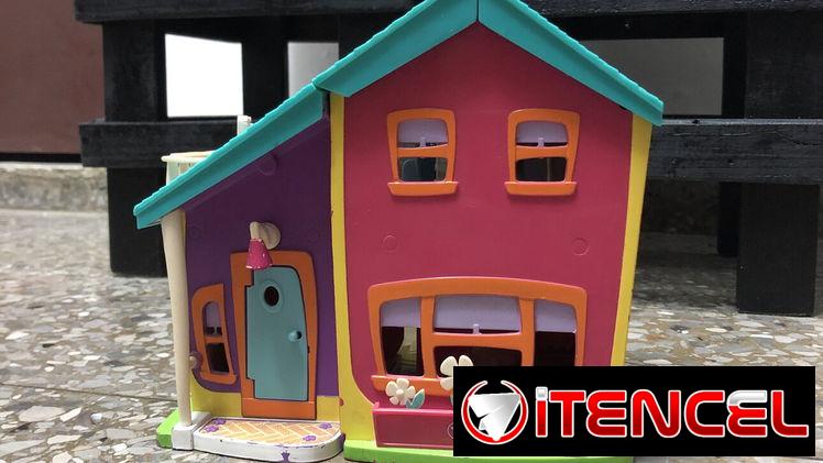 Casa de muñecas, peluches y juguetes