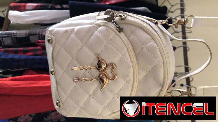 Carterita de doble bolsillo con tirante largo
