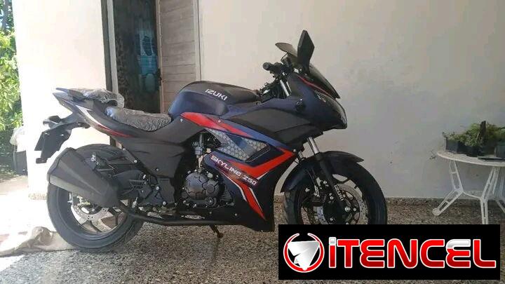 Tiene chapa, certifico listo para traspaso, resonador four rider, luces láser Led y 2 cascos