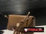 Variedad de carteras y bandoleras