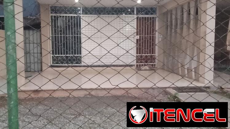 Rento Apartamento vacío en el vedado para negocio con espacio para almacén etc