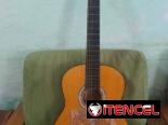 Se vende guitarra clásica con 2 juegos de cuerdas de respuesto