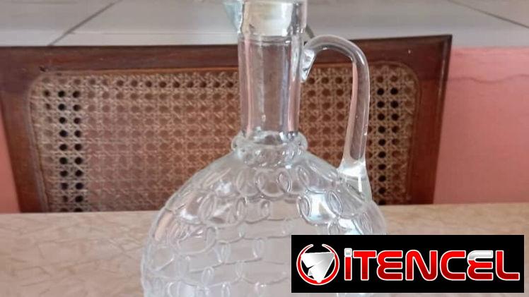 Vendo licorera en 10 usd.