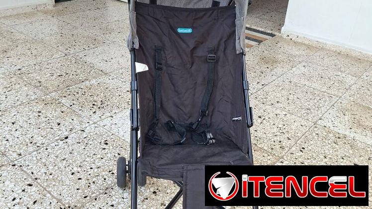 Vendo coche de baston para bebe, es de uso pero esta en buen estado
