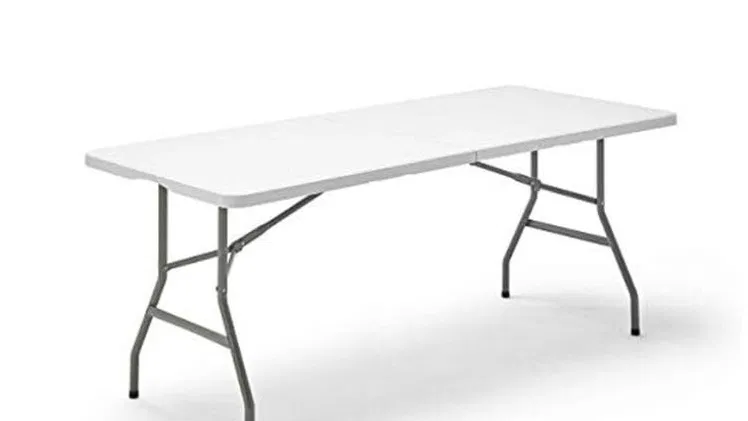 Mesa plástica con patas plegables de 1.83cm x 0.76cm x 76cm