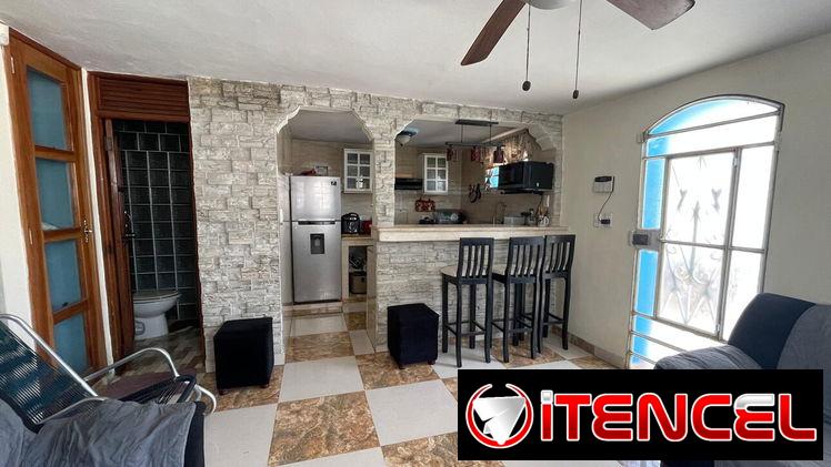 Se vende casa de 3 pisos en calzada luyanohecha completa nueva 58275096 ajustable con dinero en mano con cosas  o vacía