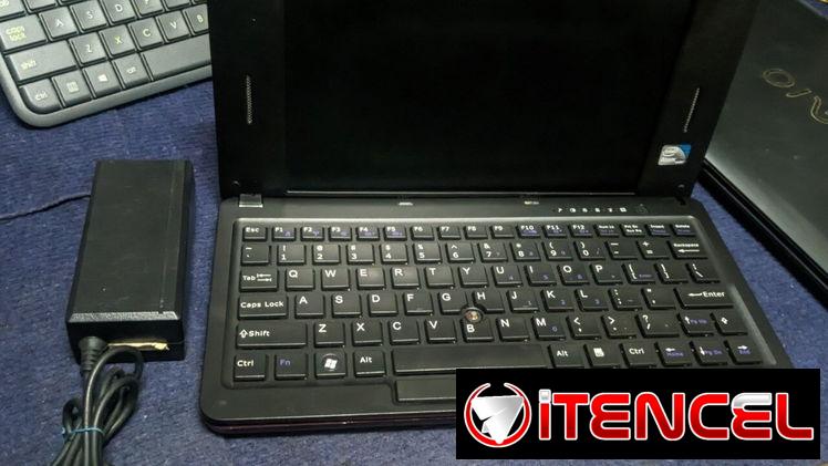 🉐LAPTOP DE 8 PULGADAS, MICRO INTEL ATOM M450 ,2GB RAM DDR2, SIN DISCO DURO