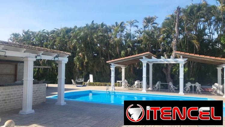 Piscina en Boyeros, para que disfrutes de un día de sol y verano🌻