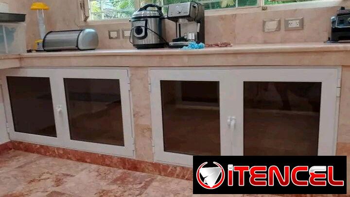 Se realizan trabajo de carpintería de aluminio y cristalería directamente