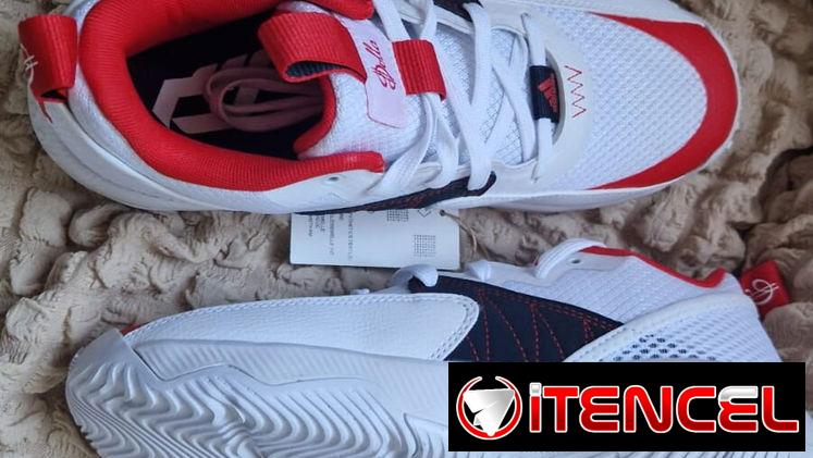 Adidas original con etiqueta 42y media