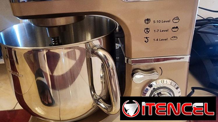 Mezcladora, merenguera de 7 litros  y 660 W