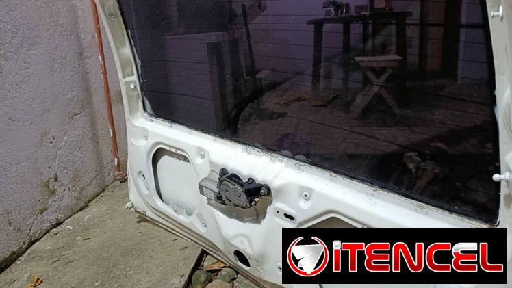 Se vende puerta de maletero de Fiat Punto