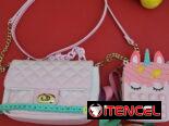 Carteras y gafas para niñas