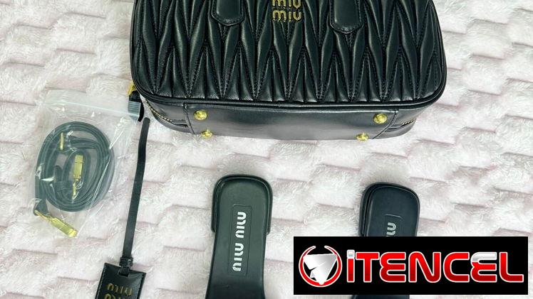 Calzados y carteras de moda