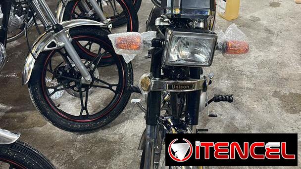 Moto Ax100