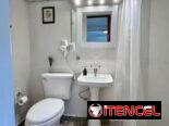 Listo para mudarse de inmediato. 1 recámara, 1 baño.