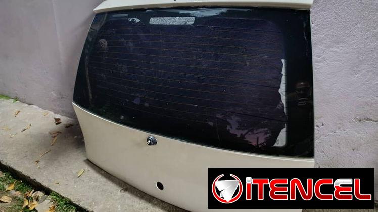 Se vende puerta de maletero de Fiat Punto