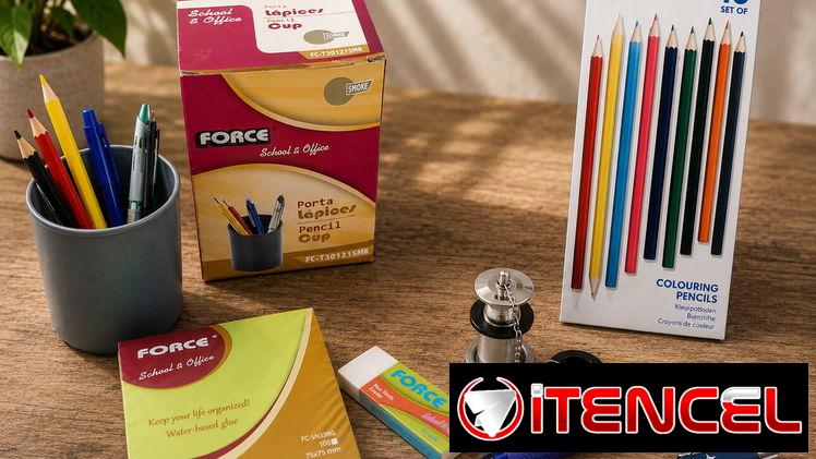 Lápices de colores, vasos plásticos con asa y yoyos