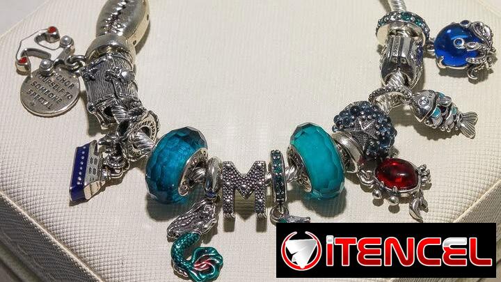 + PULSERA  DE PANDORA con temáticas diferentes