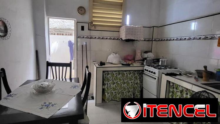 #248 🏡✨ VENTA DE CASA  BIPLANTA INDEPENDIENTE EN PLAYA 📌 _Principio de Buena Vista, Cerca de 60 y 62. Puerta de calle.