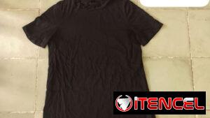 Pullover negro (sin dibujo) Talla M ($7)