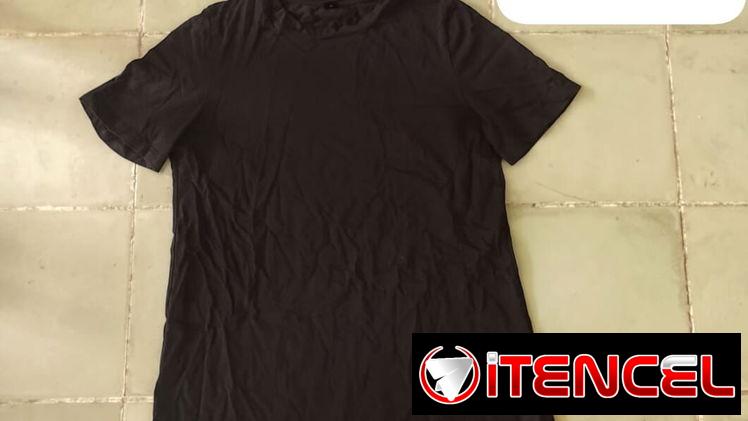 Pullover negro (sin dibujo) Talla M ($7)
