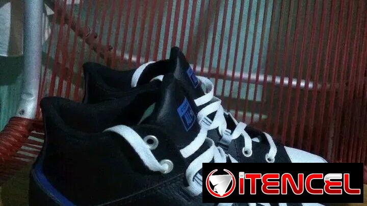 👟 Converse Flux Ultra Mid – Negro/Azul
